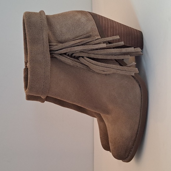 Jessica Simpson Shoes - Jessica Simpson size 7 1/2 brown suede fringed zippered ankle boot